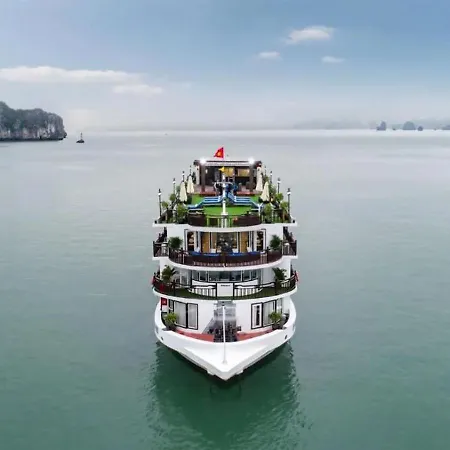 Amanda Cruise In Ha Long Bay Hotel