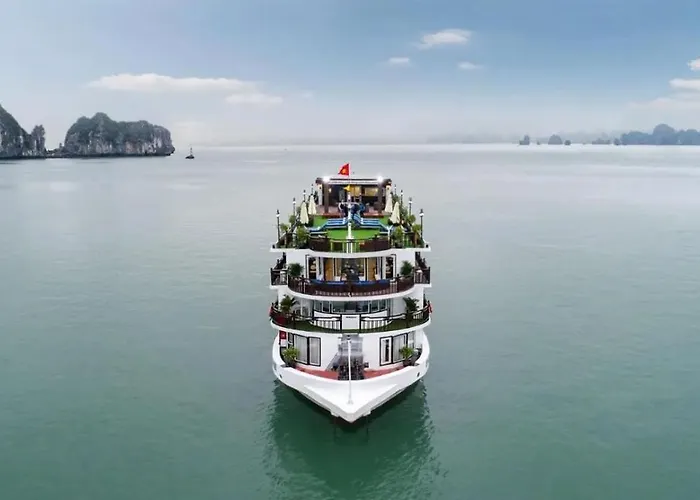 Botel Amanda Cruise 5 Star Bay *