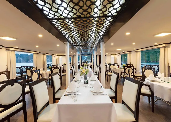 Botel Amanda Cruise 5 Star Bay Hạ Long
