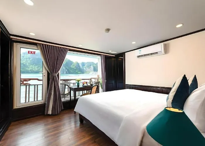 Amanda Cruise 5 Star Bay Botel