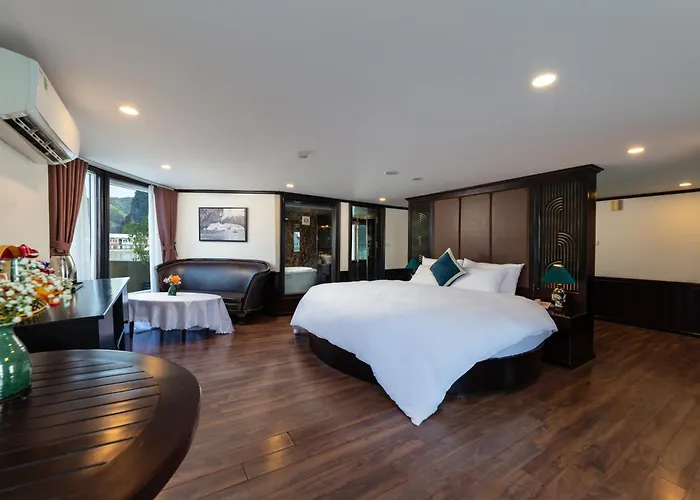 Amanda Cruise 5 Star Bay * Hạ Long